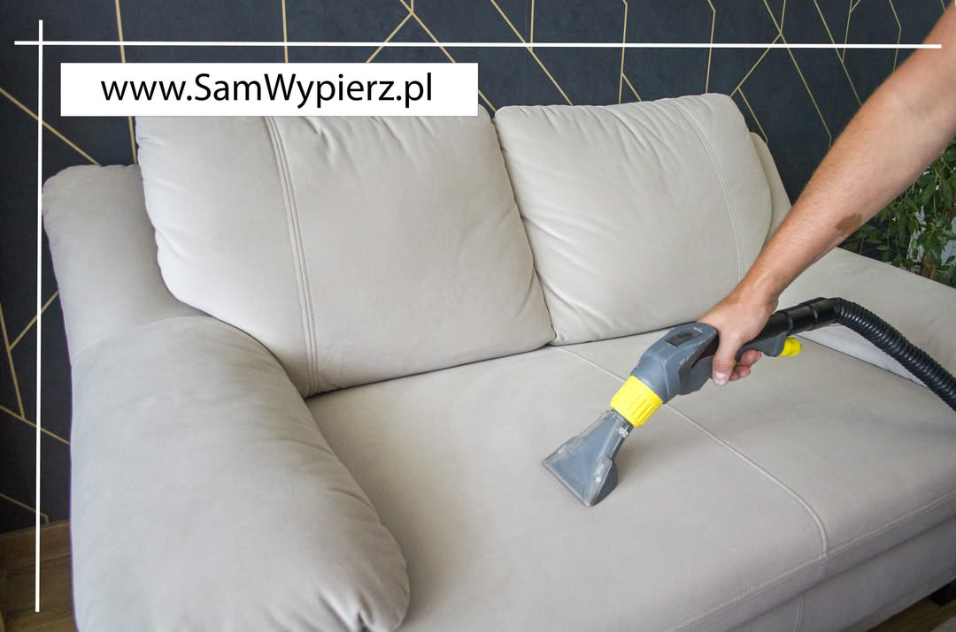 Pranie kanapy odkurzaczem piorącym