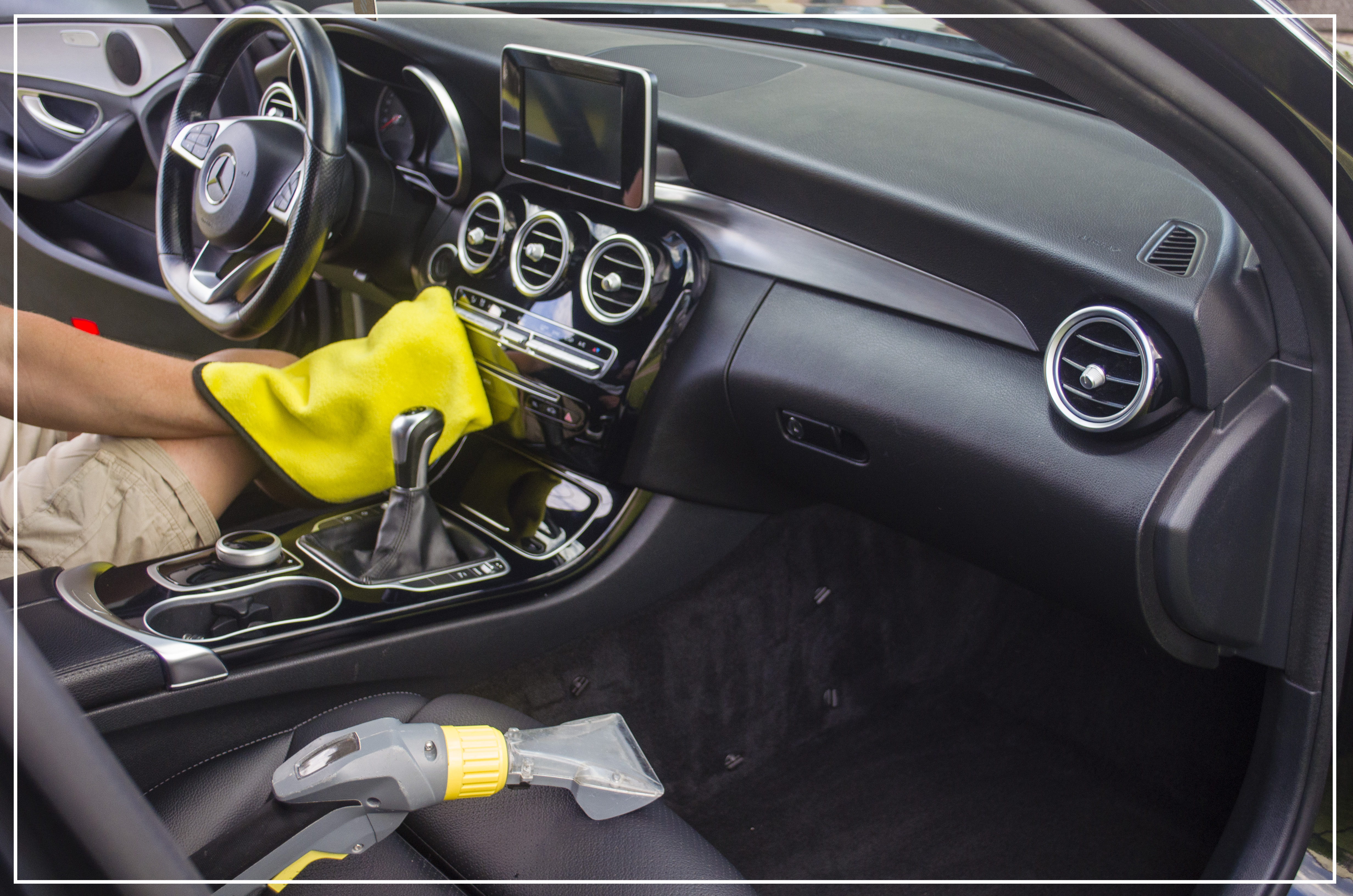 Pranie dywanu odkurzaczem piorącym